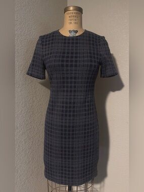 Theory Rijik Navy Grid Sheath Structured Knit Shift Short Sleeve Midi Dress